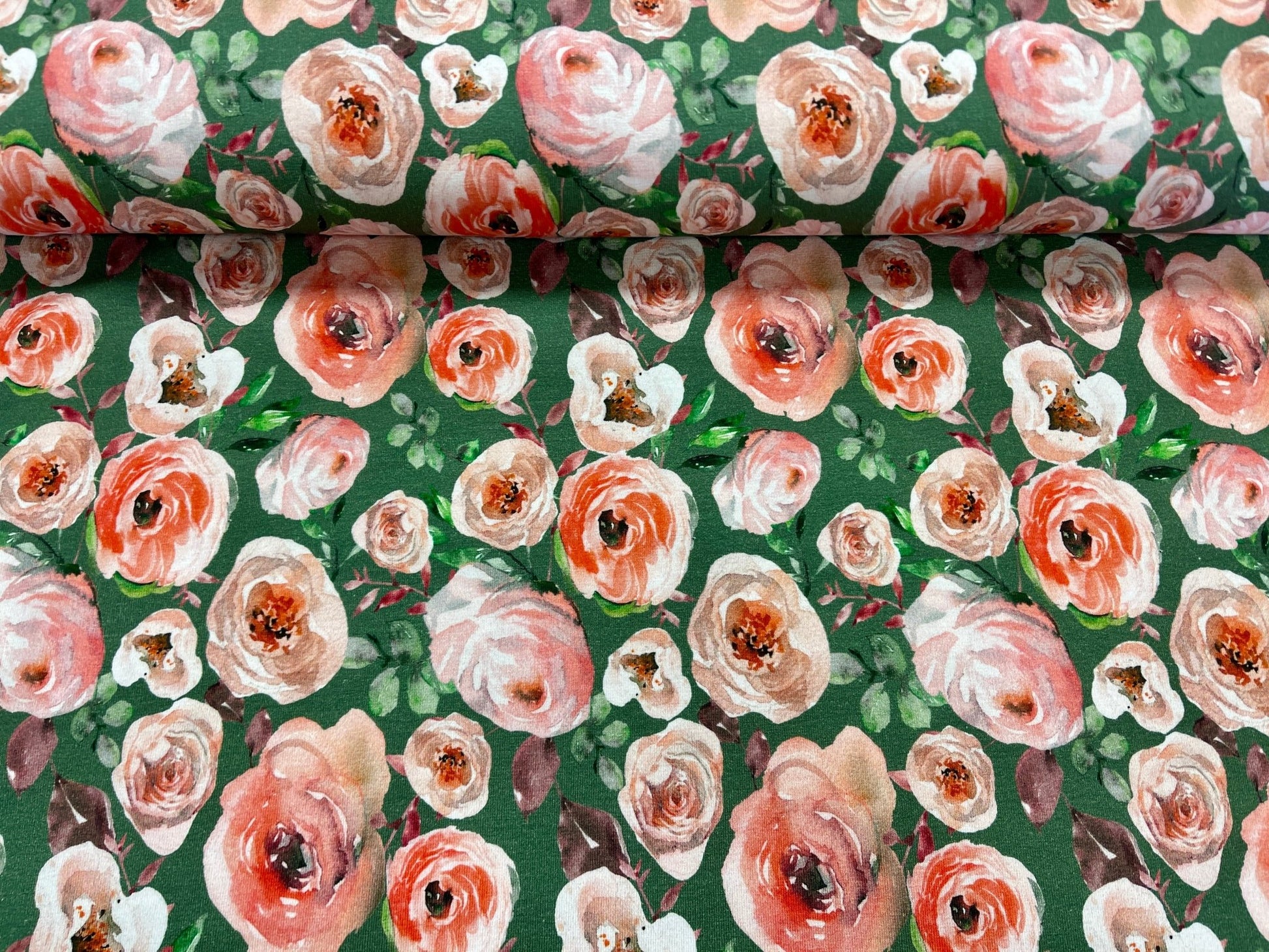 alt
Thin cotton jersey - roses on a green background 200 g/m²