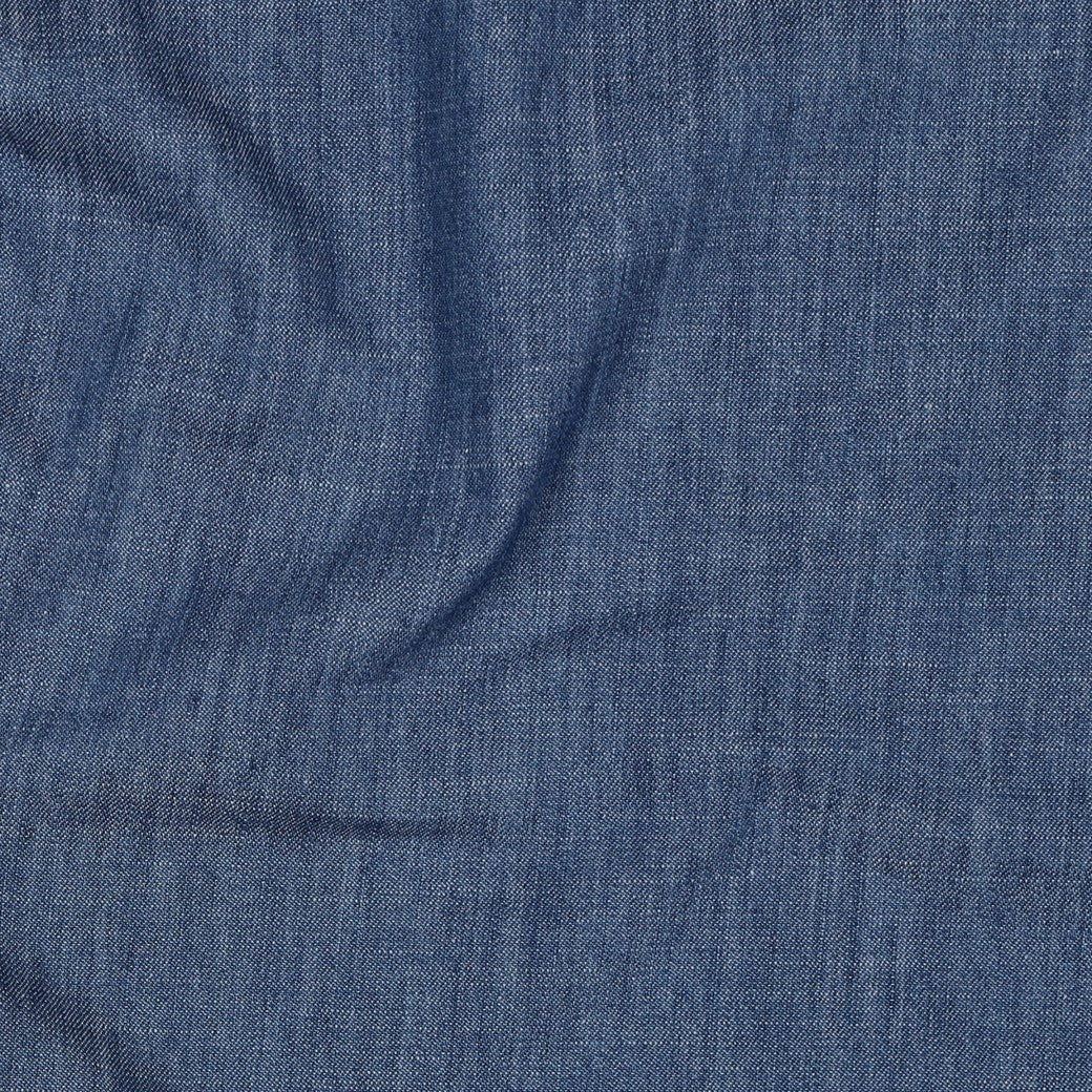 Image de tissu jean fin pour robes, chemises - bleu indigo 135 g/m² – disponible chez Šarlotes audumi