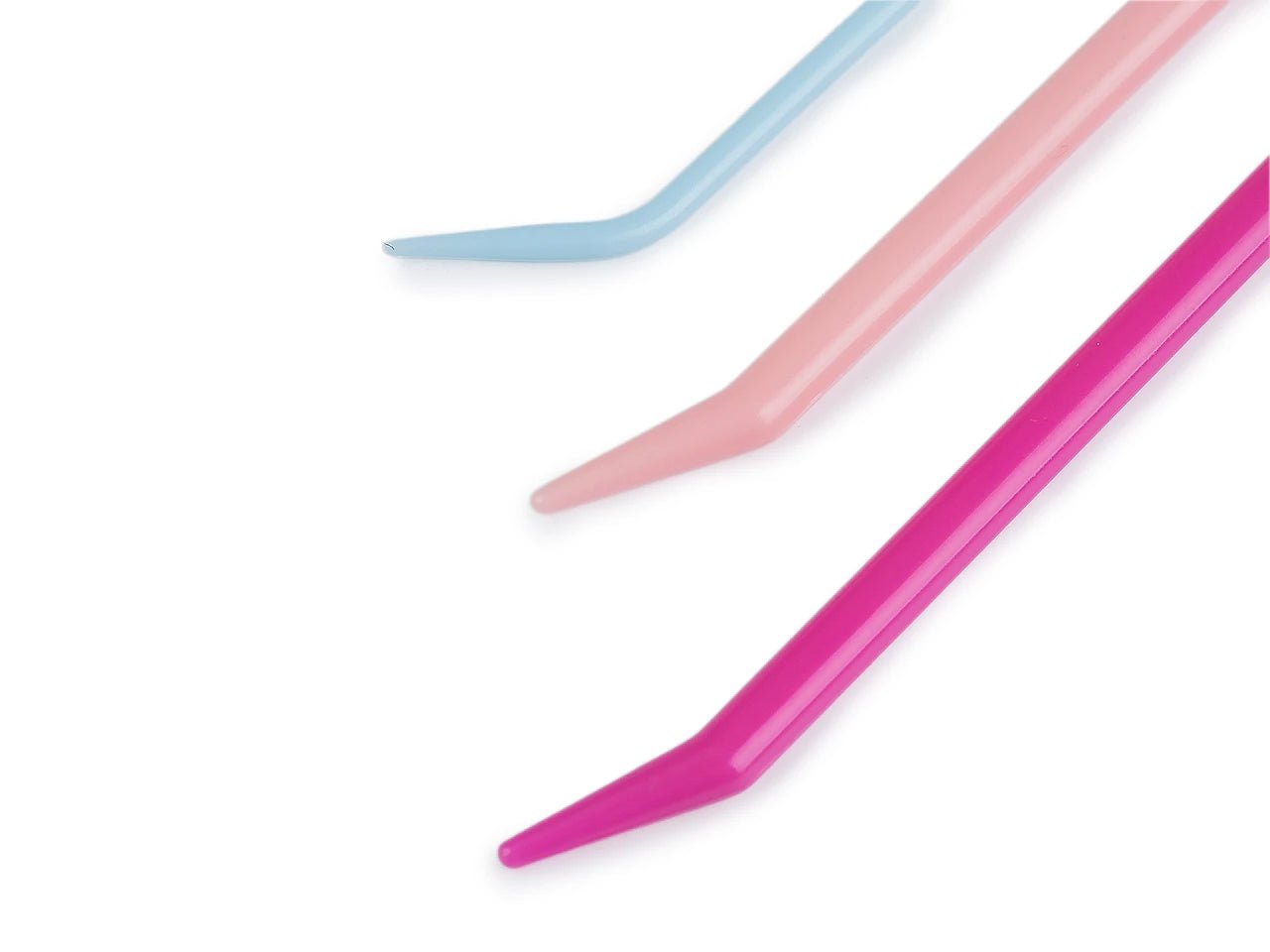 Attēls ar Plastmasas adatas ar liektu galu, 3 gab. (dažādi izmēri) – pieejams Šarlotes audumi