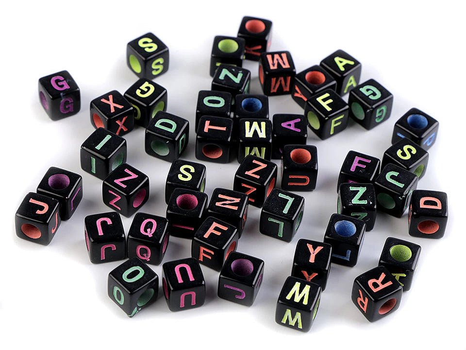 Plastic cubes with letters, 8×8 mm black | 25 pcs.
