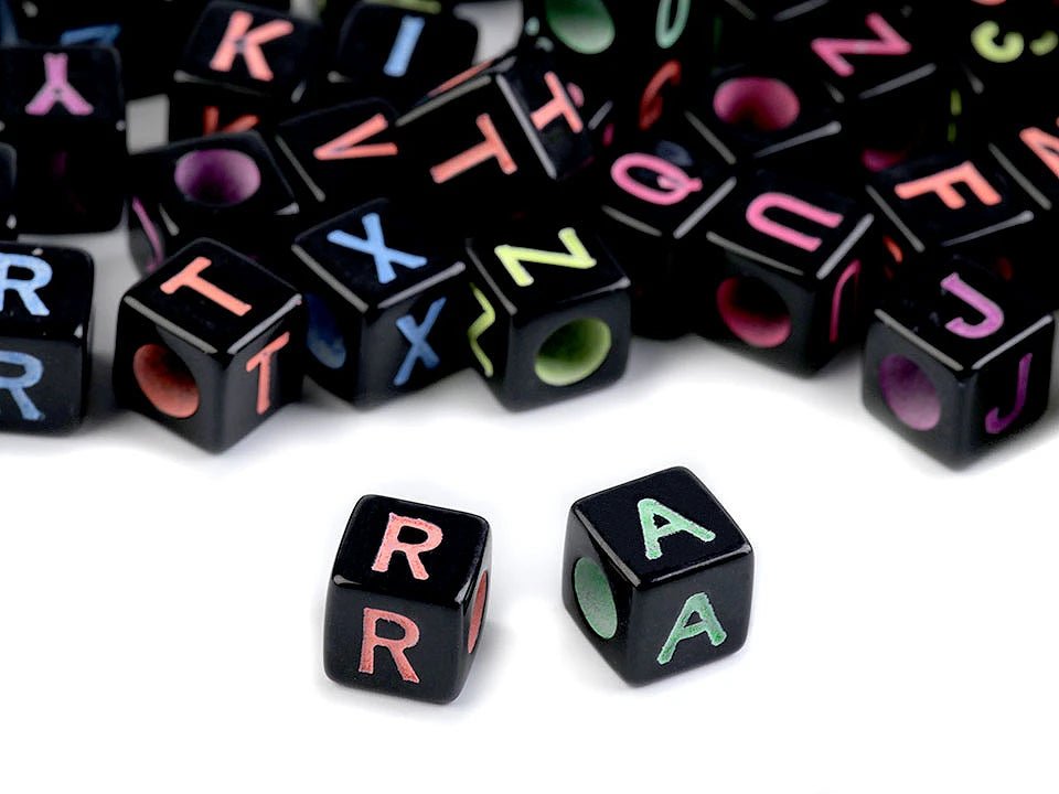 Plastic cubes with letters, 8×8 mm black |25 pcs.