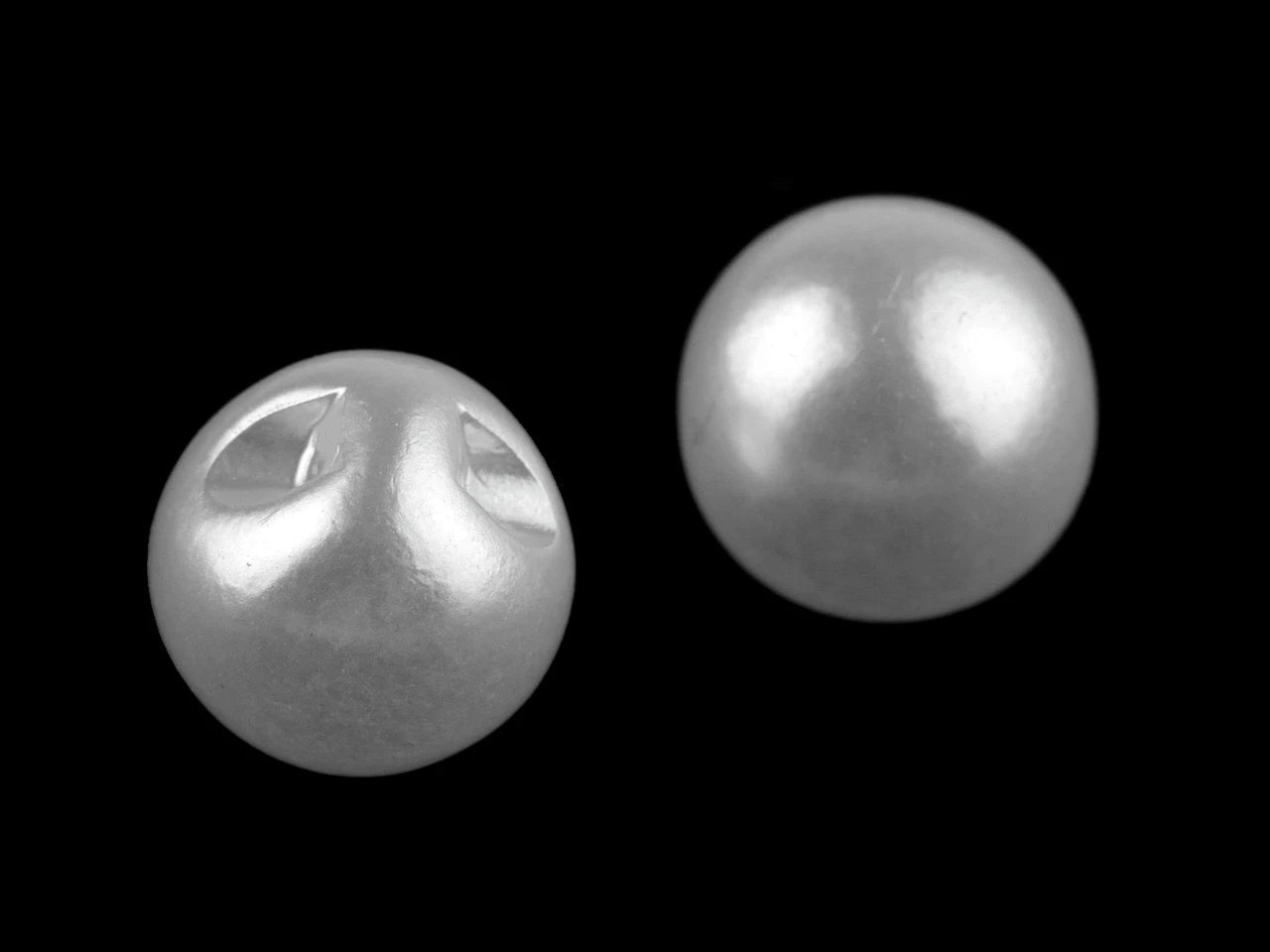 Image with plastic buttons, bead Ø8 mm| various shades – available at Šarlotes audumi