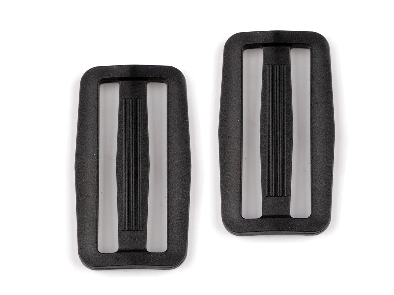 Régleur de sangle en plastique (tri-glide) 50 mm (lot de 5) – disponible chez Šarlotes audumi