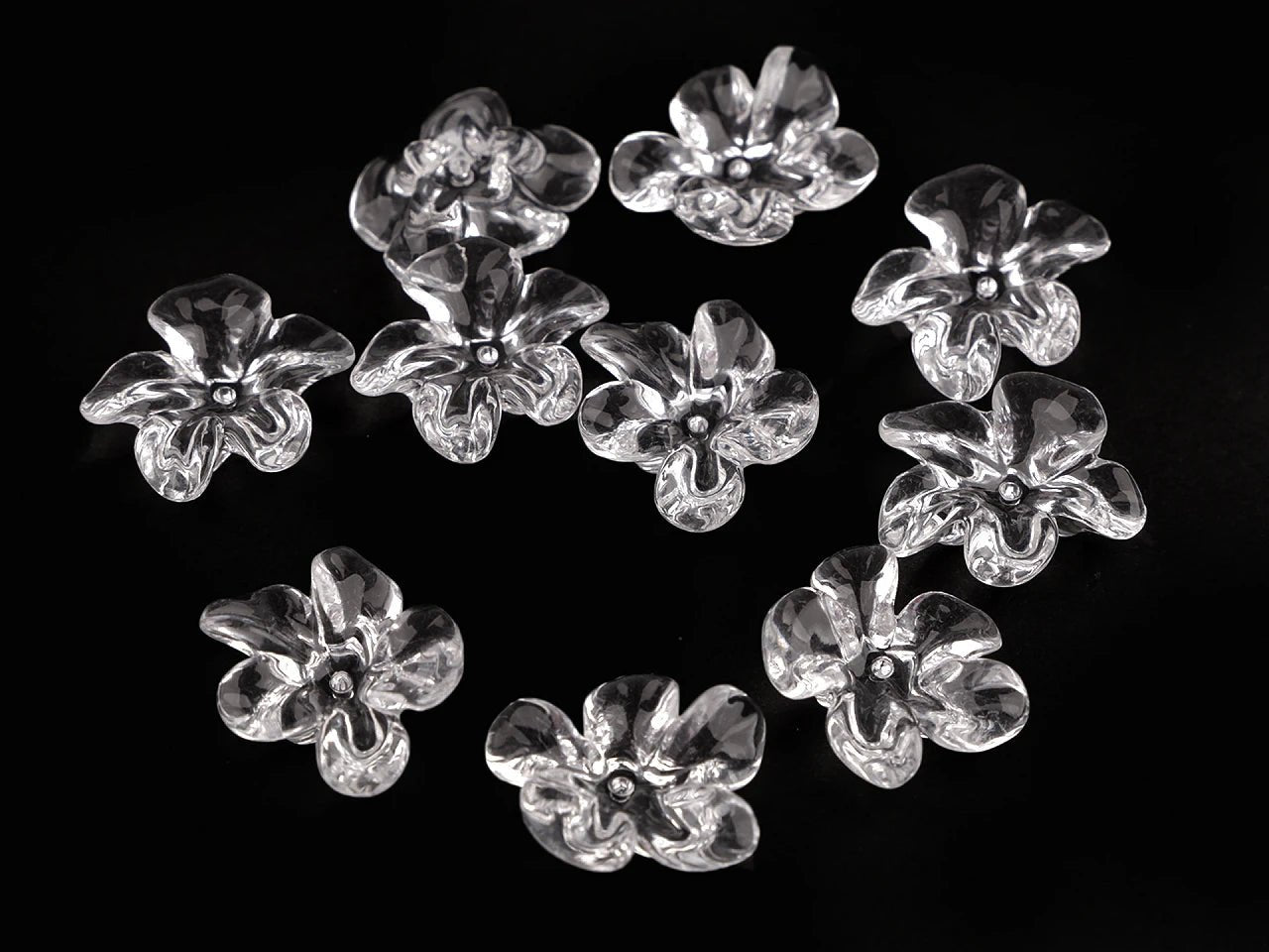 Image de perles florales en plastique Ø25 mm – disponible en ligne Šarlotes audumi