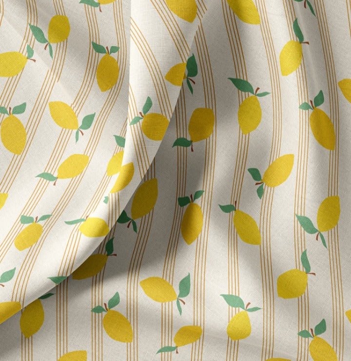Image avec tissu Premium 100 % coton - citrons en fines lignes 115 g/m² – disponible chez Šarlotes audumi