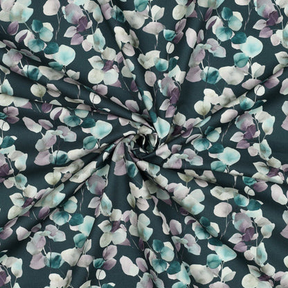 Image de tissu Premium 100 % coton eucalyptus sur fond pétrole – disponible en ligne Šarlotes audumi