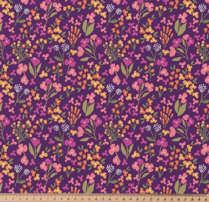 Image de tissu Premium 100 % coton - petites fleurs lilas 115 g/m² – disponible chez Šarlotes audumi