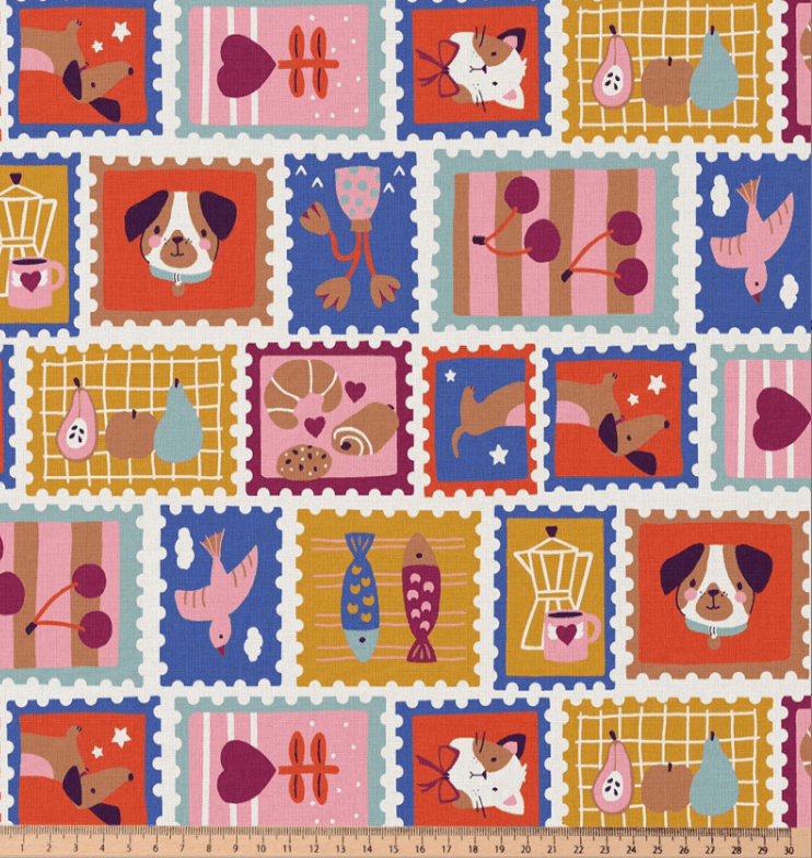 Image du tissu Premium 100 % coton - timbres rétro – disponible en ligne chez Tissus Charlotte