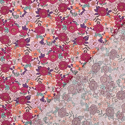 Bild mit Premium-Stoff aus 100 % Baumwolle, rosa Blumenmuster, 110 g/m² – erhältlich bei Šarlotes audumi