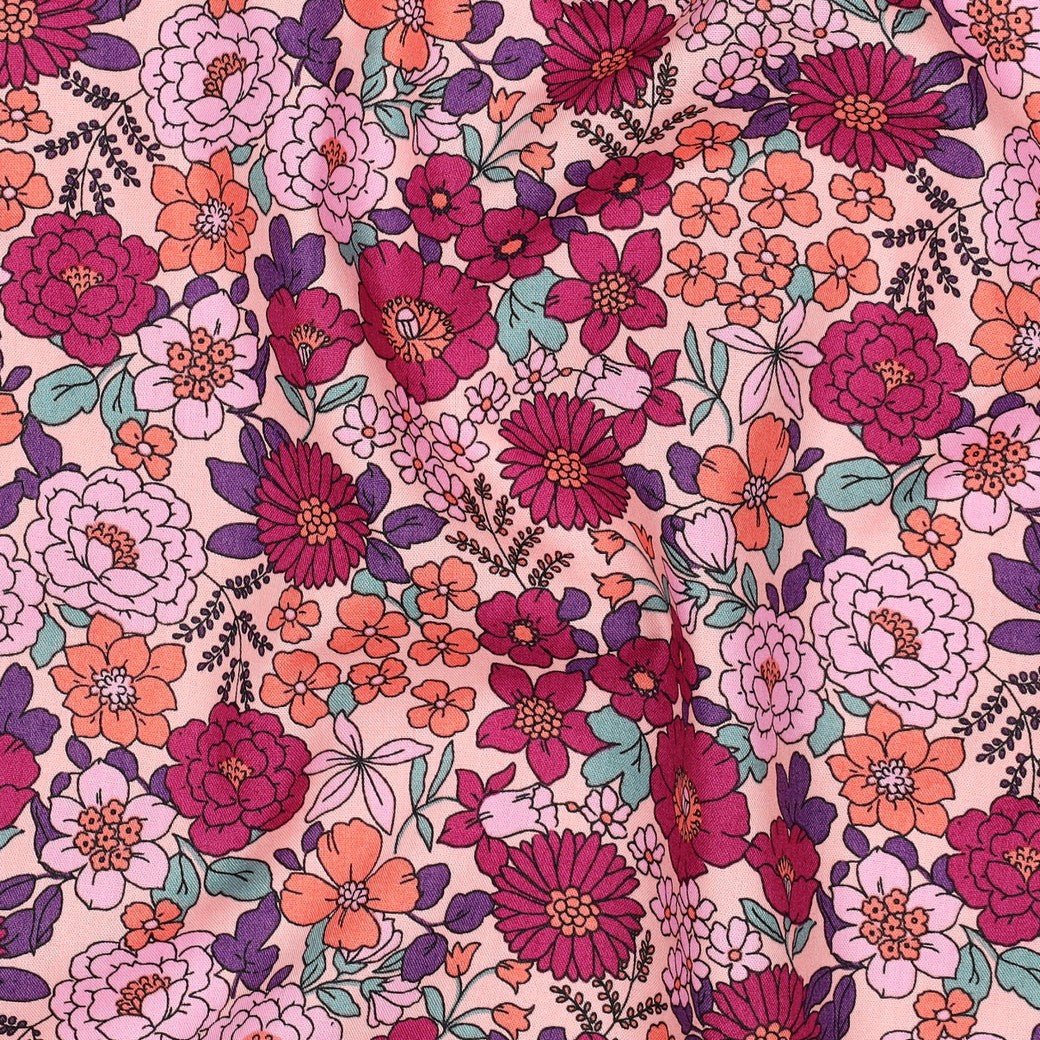 Bild mit Premium-Stoff aus 100% Baumwolle, rosa Blumenmuster, 110 g/m² – erhältlich bei Šarlotes audumi
