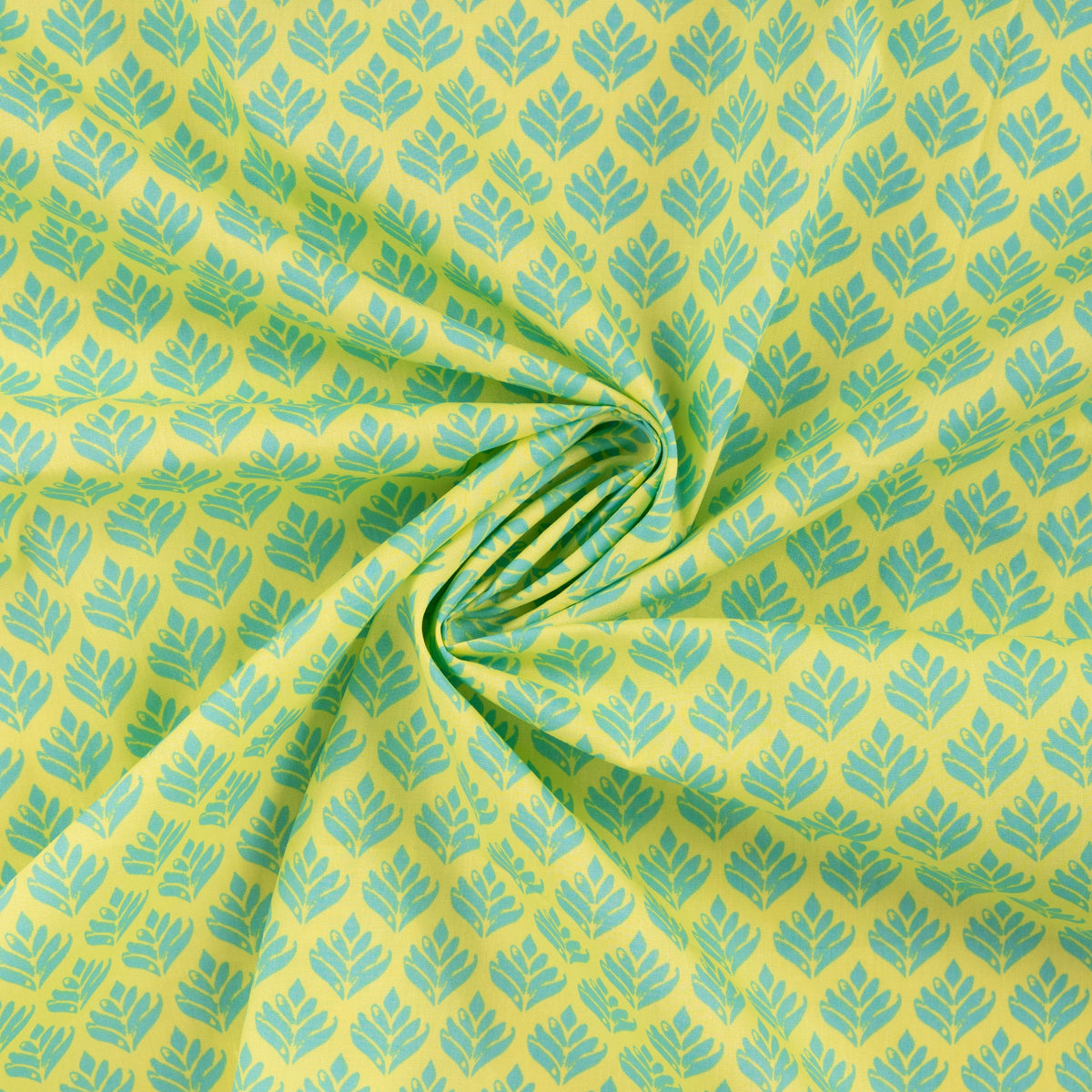 Tissu premium 100 % coton à feuilles vertes – disponible en ligne chez Šarlotes audumi