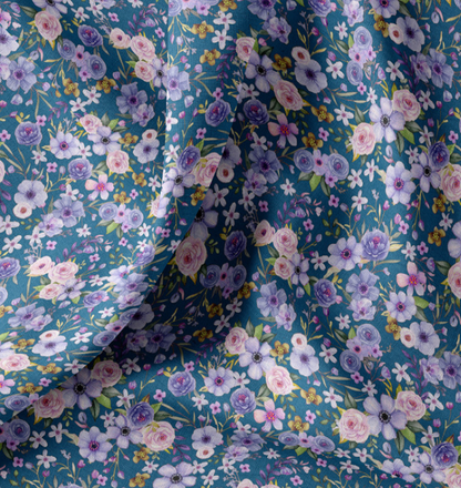 Image avec tissu premium 100 % coton - Fleurs sur fond bleu pétrole – disponible en ligne chez Šarlotes audumi