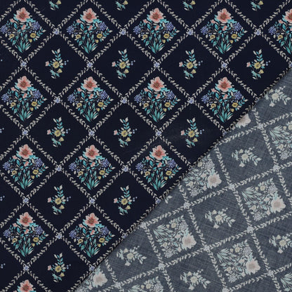 Image du tissu Premium 100 % coton, motif losanges floraux, 115 g/m² – disponible chez Šarlotes audumi