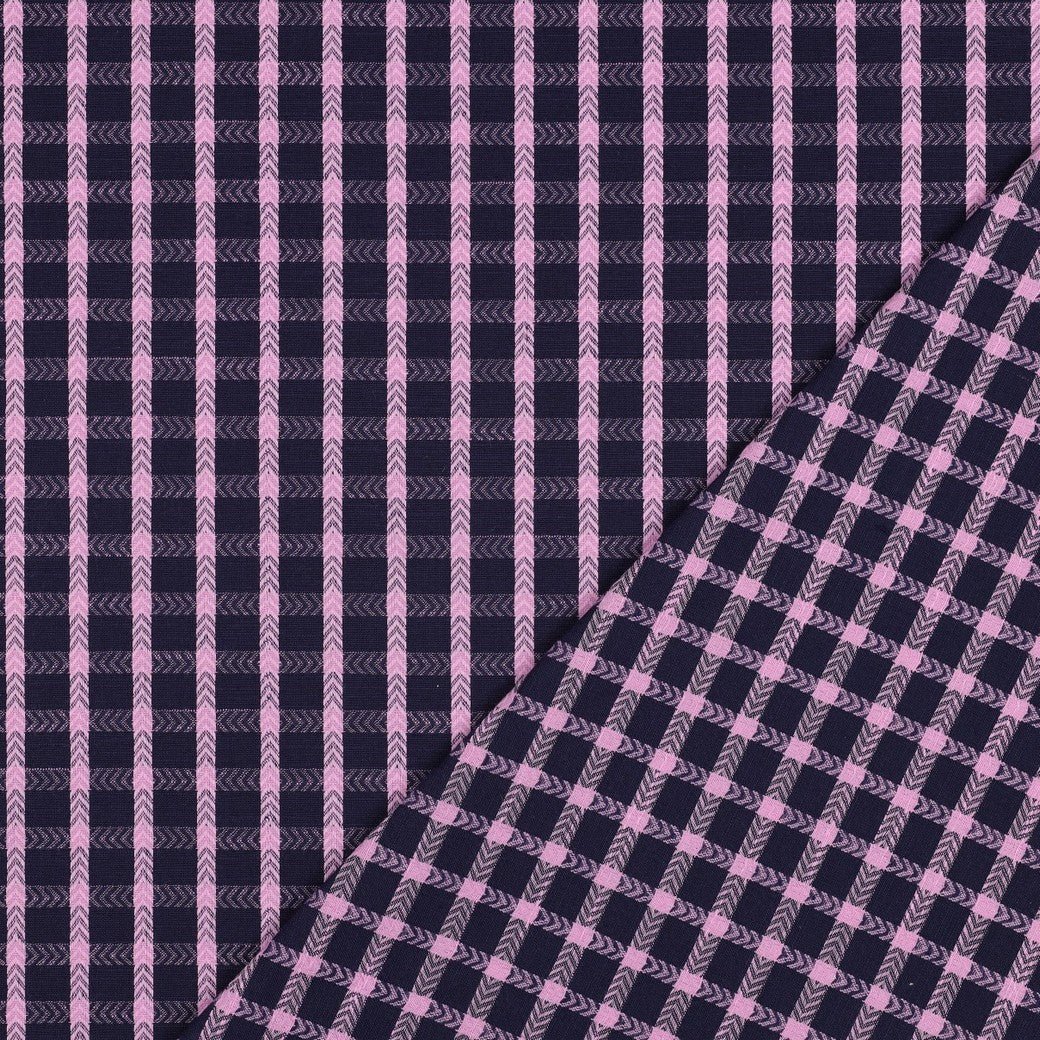 Image du tissu Premium 100 % coton à carreaux bleus et roses – disponible en ligne chez Šarlotes audumi