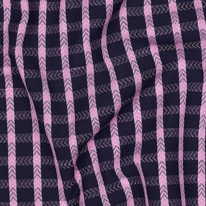 Image du tissu Premium 100 % coton à carreaux bleus et roses – disponible en ligne chez Šarlotes audumi