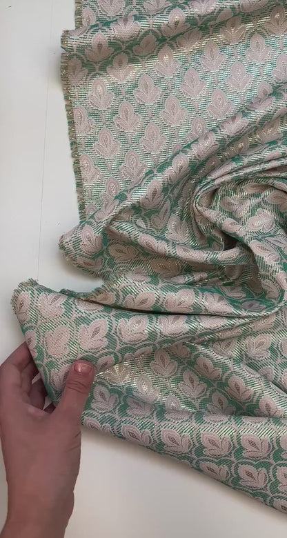Italienischer Jacquardstoff mit Blumenmuster in Beige- und Grüntönen – 150 g/m²