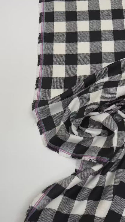 Itālijas flanelis melni balts rūtiņu raksts 165 g/m2