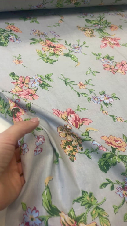 100 % Baumwollstoff – Blumen auf Hellgrau, 130 g/m²