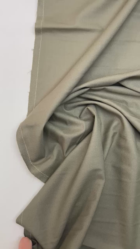 Tissu en laine-kaki 210 g/m² - dernier morceau 43 cm