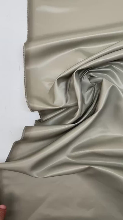 French
Tissu sergé satiné japonais - gris 200 g/m²