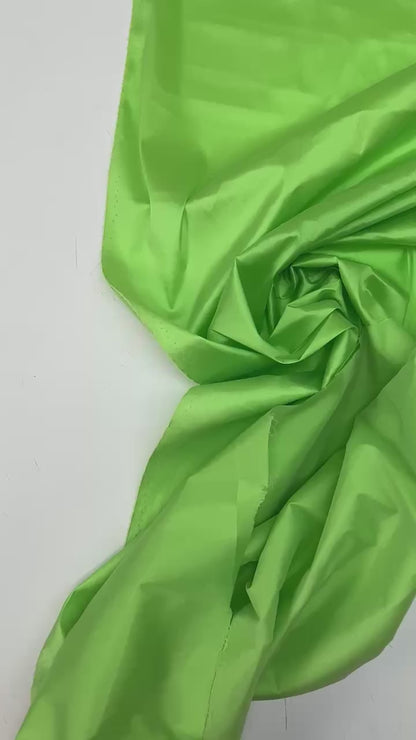 100 % satin de soie, teinte kiwi 70 g/m²