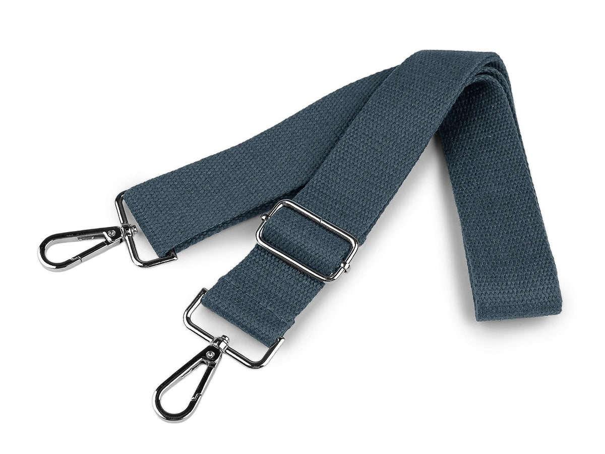 Sangle de sac réglable avec mousquetons – disponible en ligne chez Šarlotes audumi