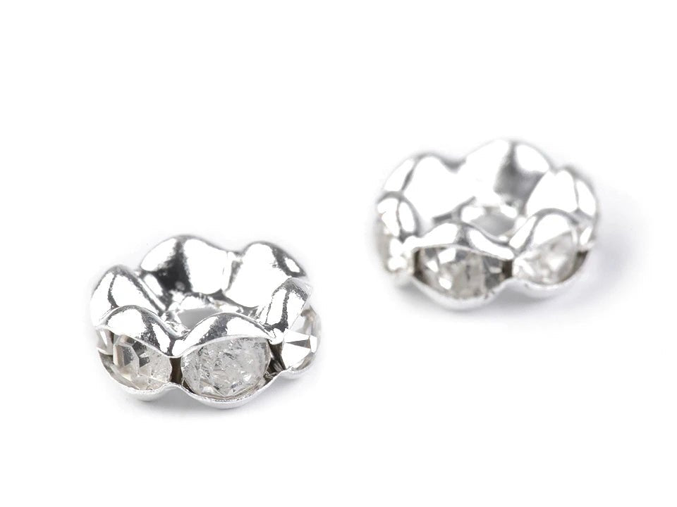 Image de rondelles avec cristaux 8 mm, couleur argentée – intercalaires pour perles – disponibles en ligne chez Šarlotes audumi