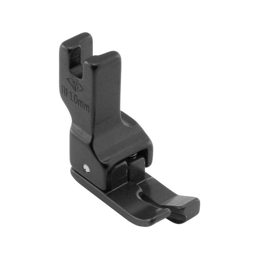 Image d’un pied-de-biche compensateur droit pour machine à coudre industrielle, 1,0 mm avec revêtement PTFE – disponible chez Šarlotes audumi
