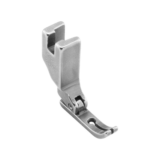 Image d’un pied-de-biche industriel pour fermetures à glissière, double face, étroit – disponible chez Šarlotes audumi