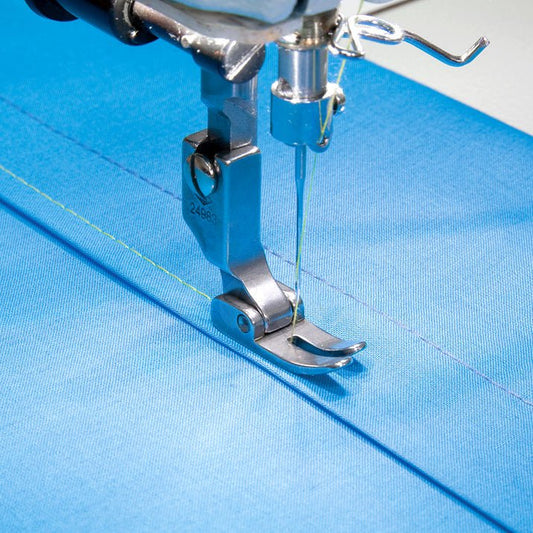 Image de pied-de-biche pour machine à coudre industrielle - pour point droit – disponible chez Šarlotes audumi