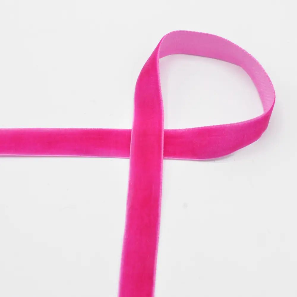 Ruban de velours 15 mm - fuchsia, disponible chez Šarlotes audumi