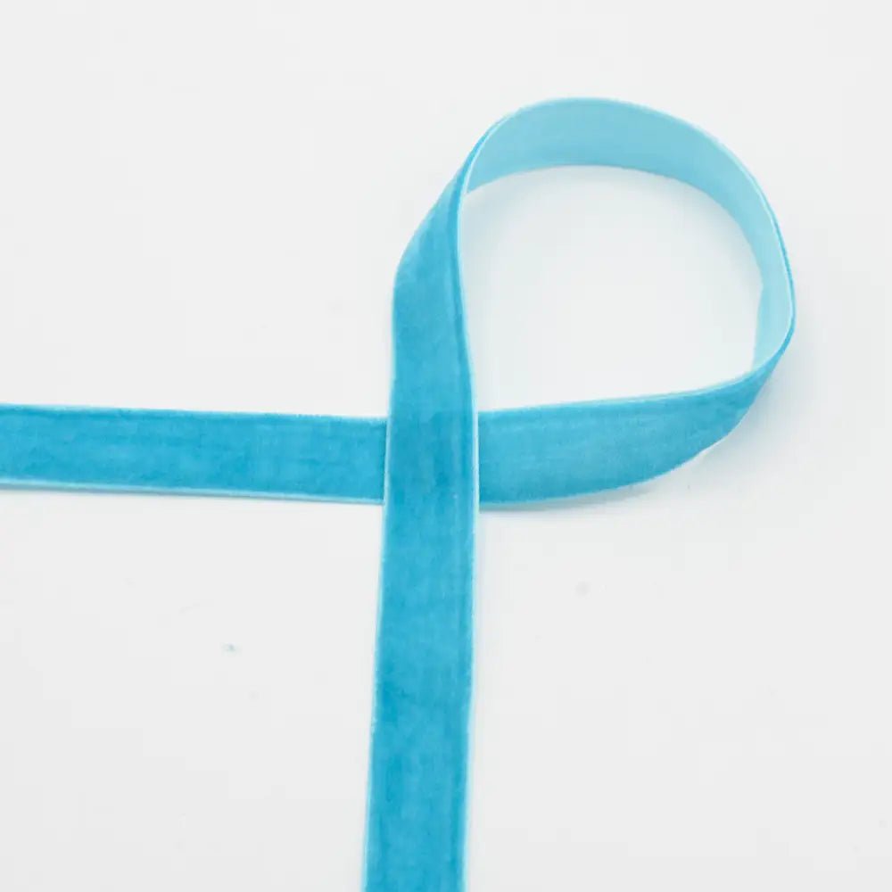 Image avec ruban de velours 15 mm - turquoise – disponible chez Šarlotes audumi