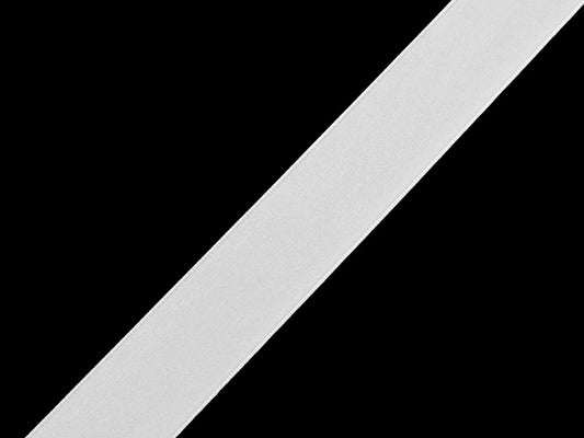 Image avec ruban de velours 25 mm - blanc – disponible chez Šarlotes audumi