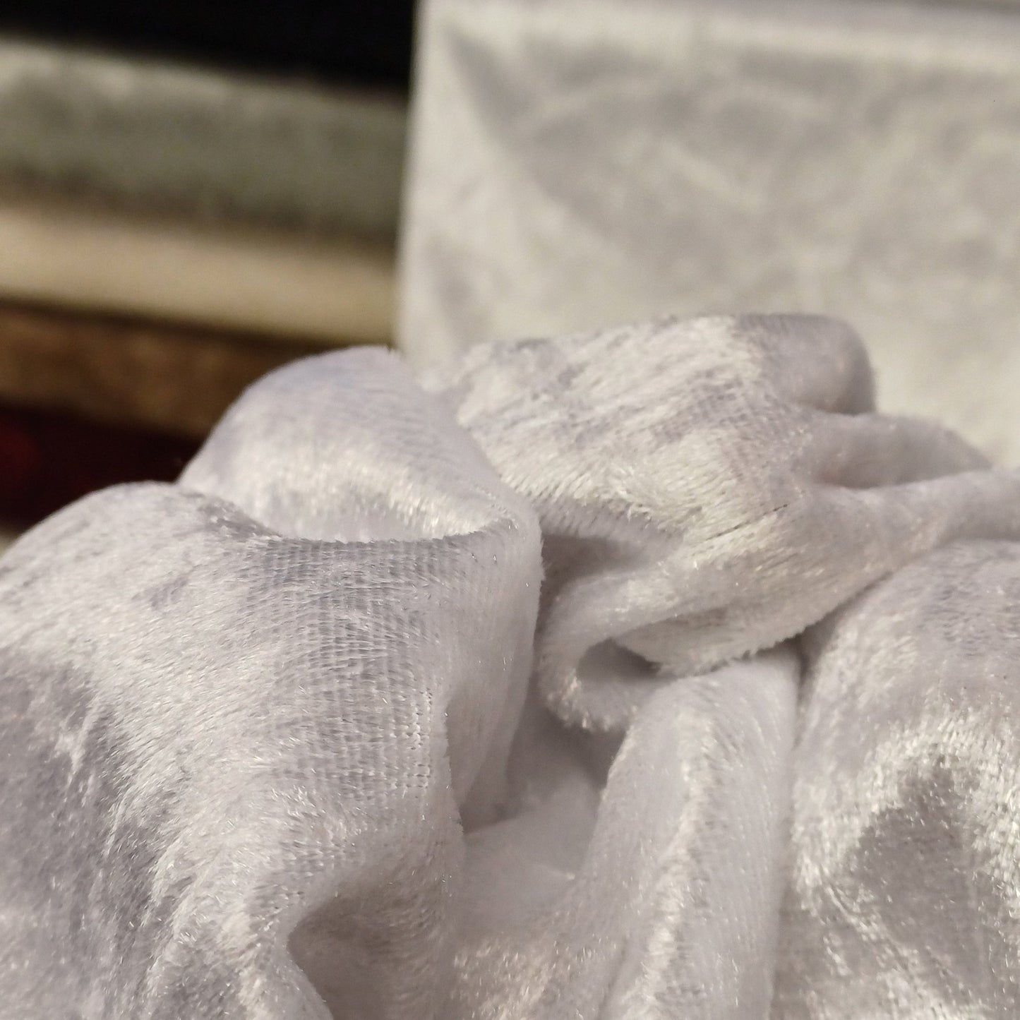Velvet with crinkle effect - white 160 g/m²