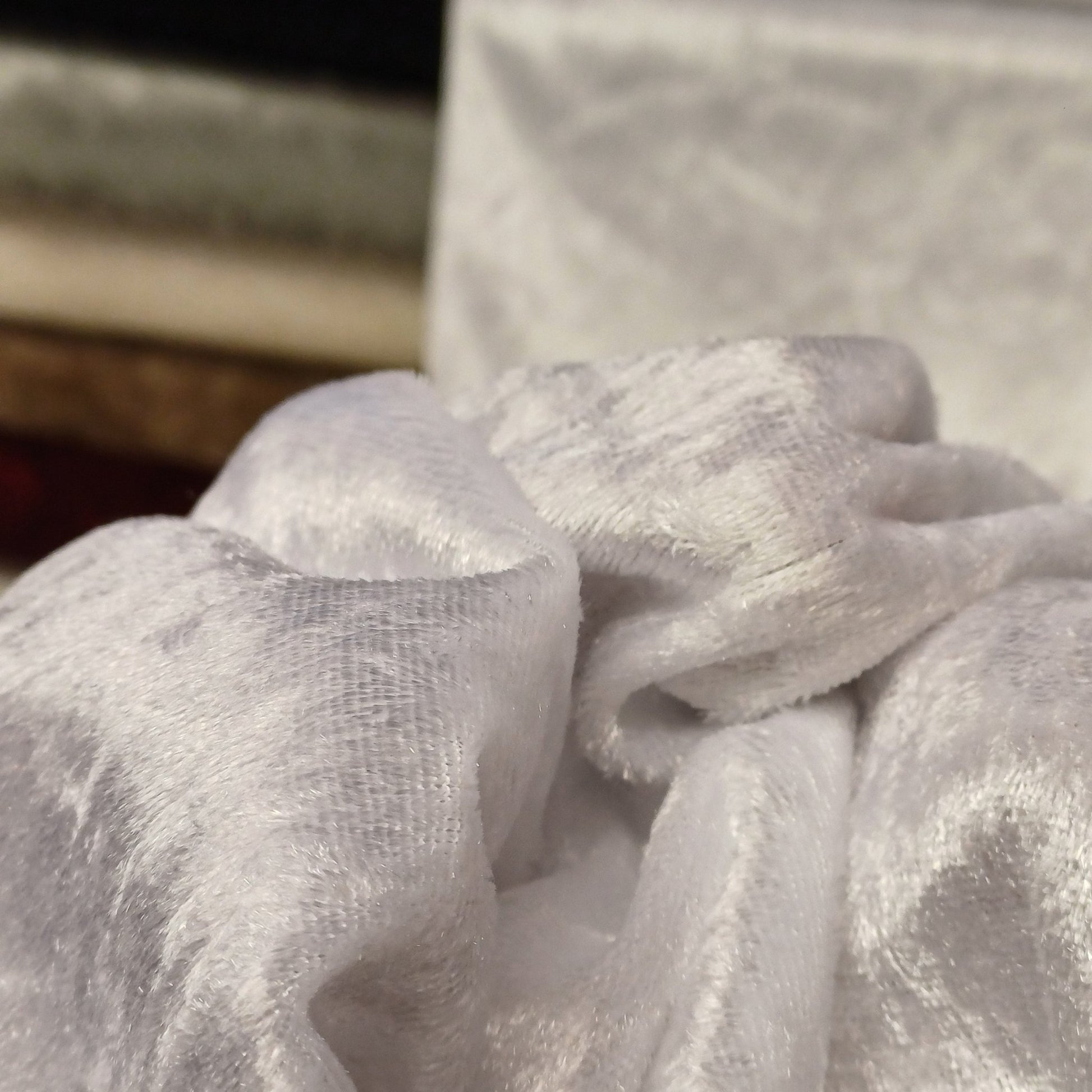 Velvet with crinkle effect - white 160 g/m²