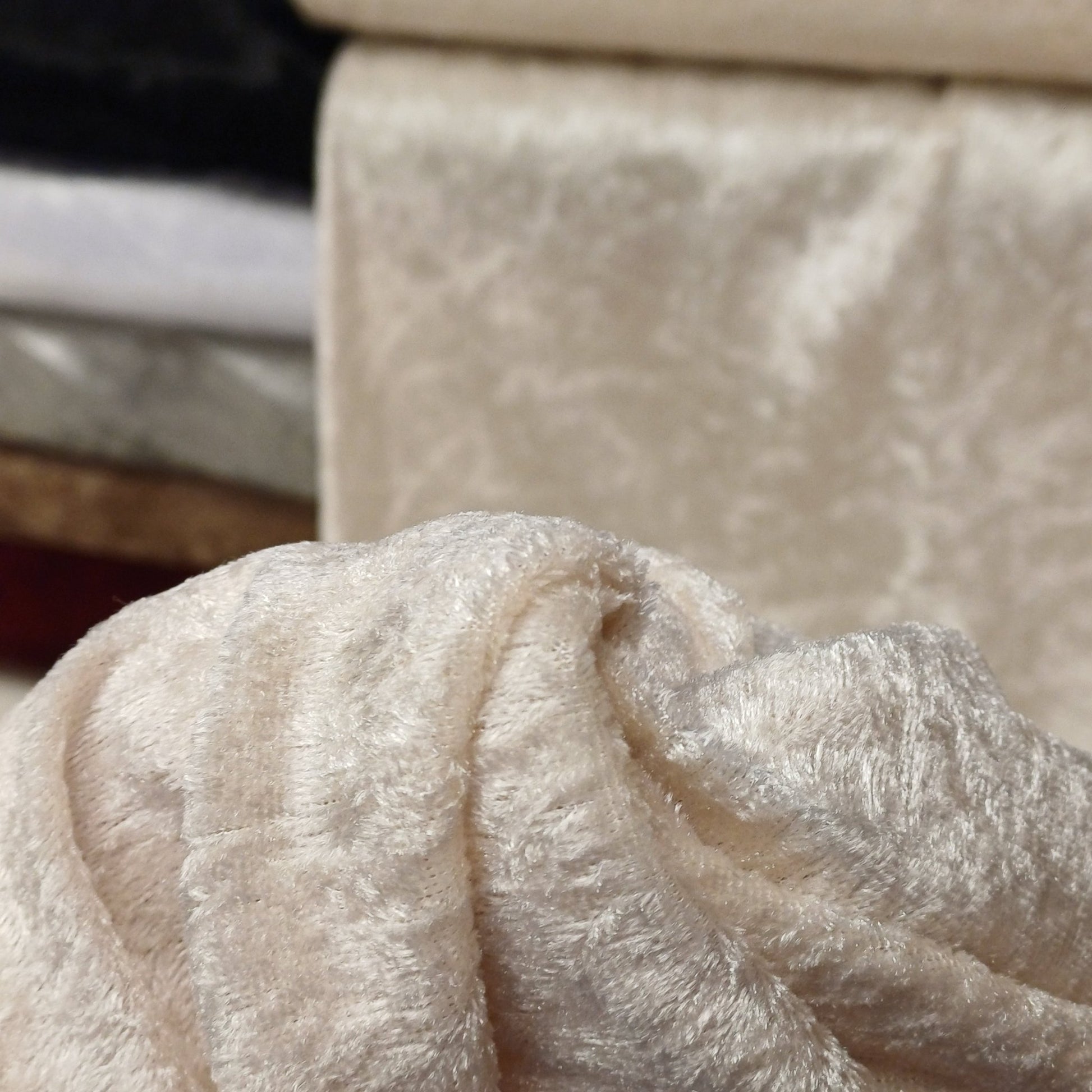 alt
Wrinkle-effect velvet - beige 160 g/m²