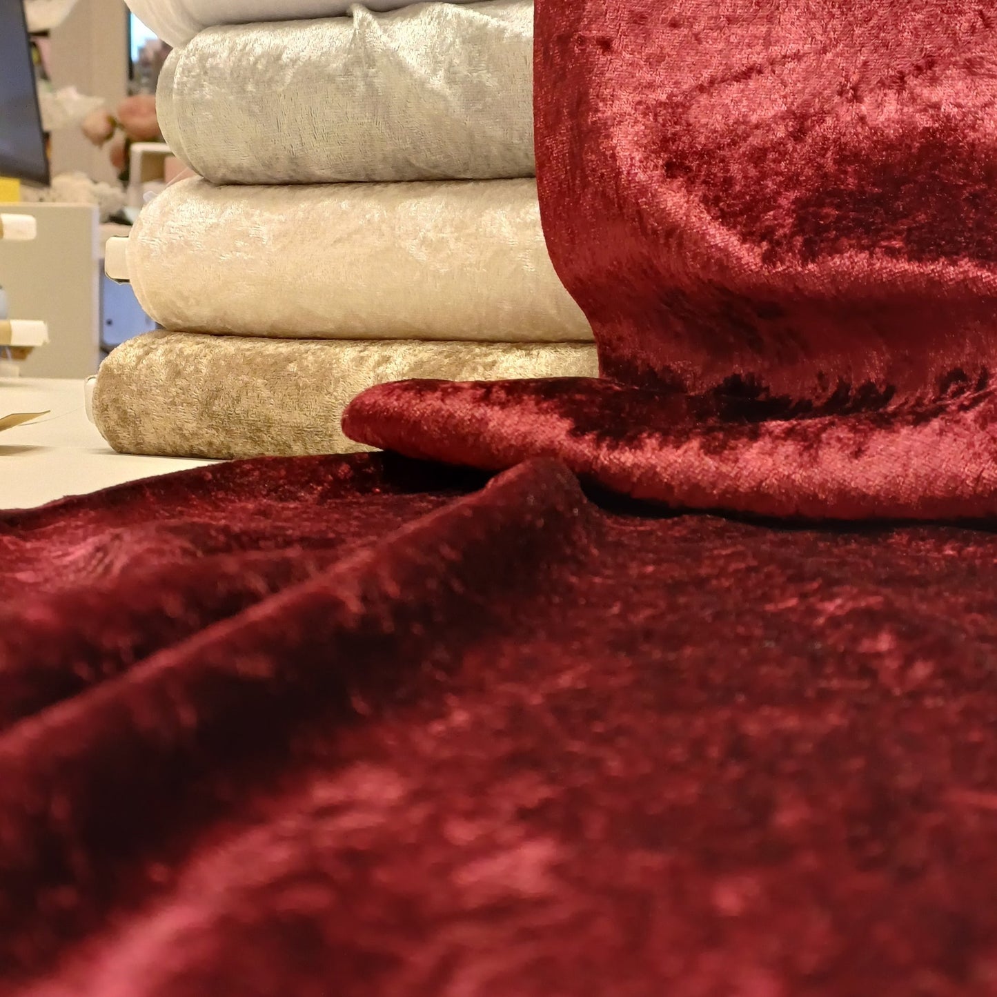 Samts ar burzījuma efektu - bordo 160 g/m²