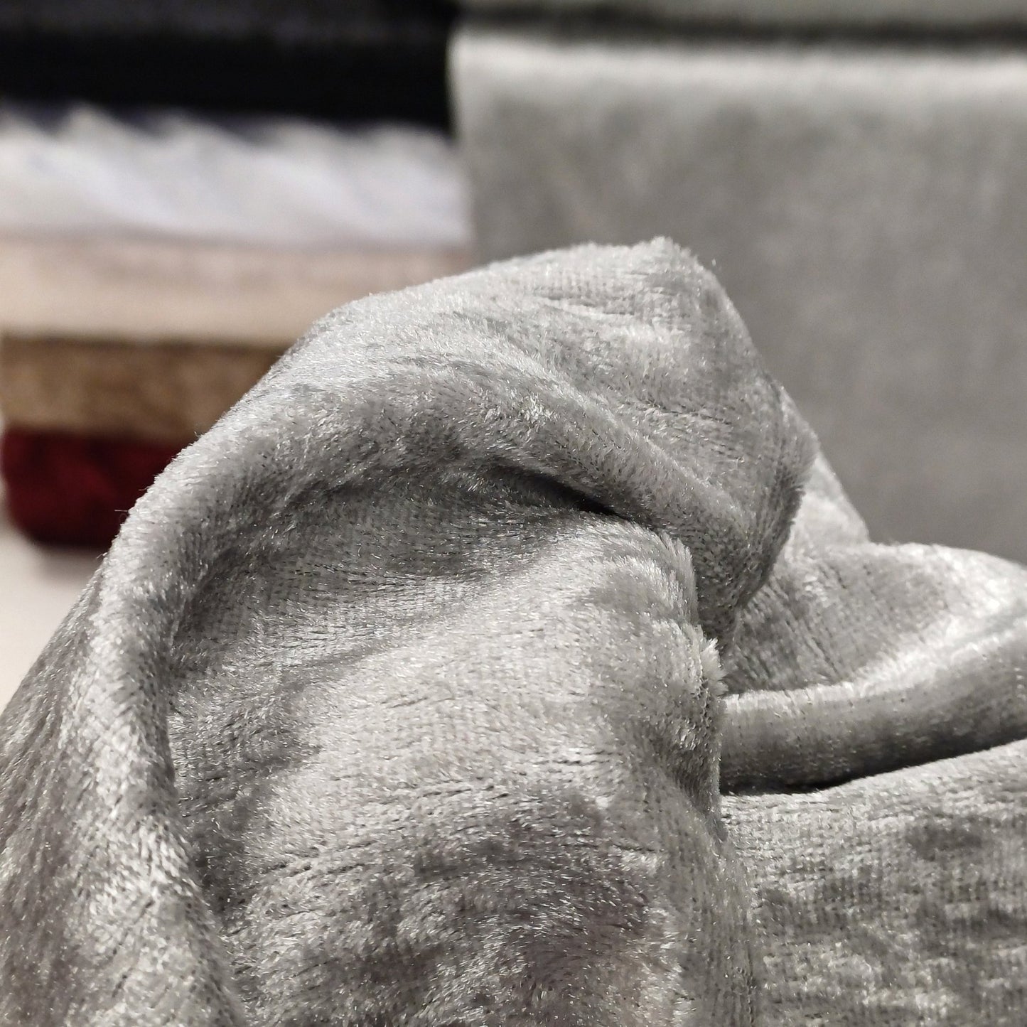 Velvet with a crinkled effect - silver 160 g/m²