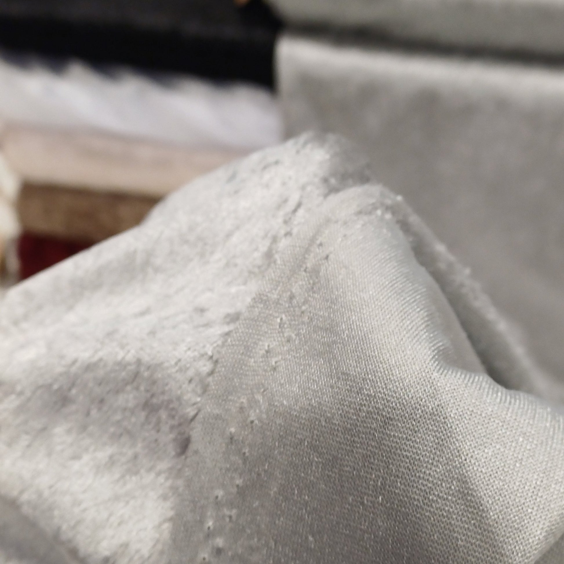 Velvet with a crinkled effect - silver 160 g/m²