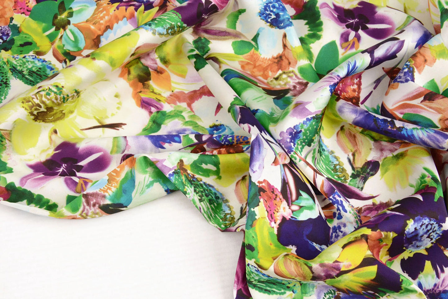 Satin avec élasthanne - fleurs de jardin anglaises 80 g/m²