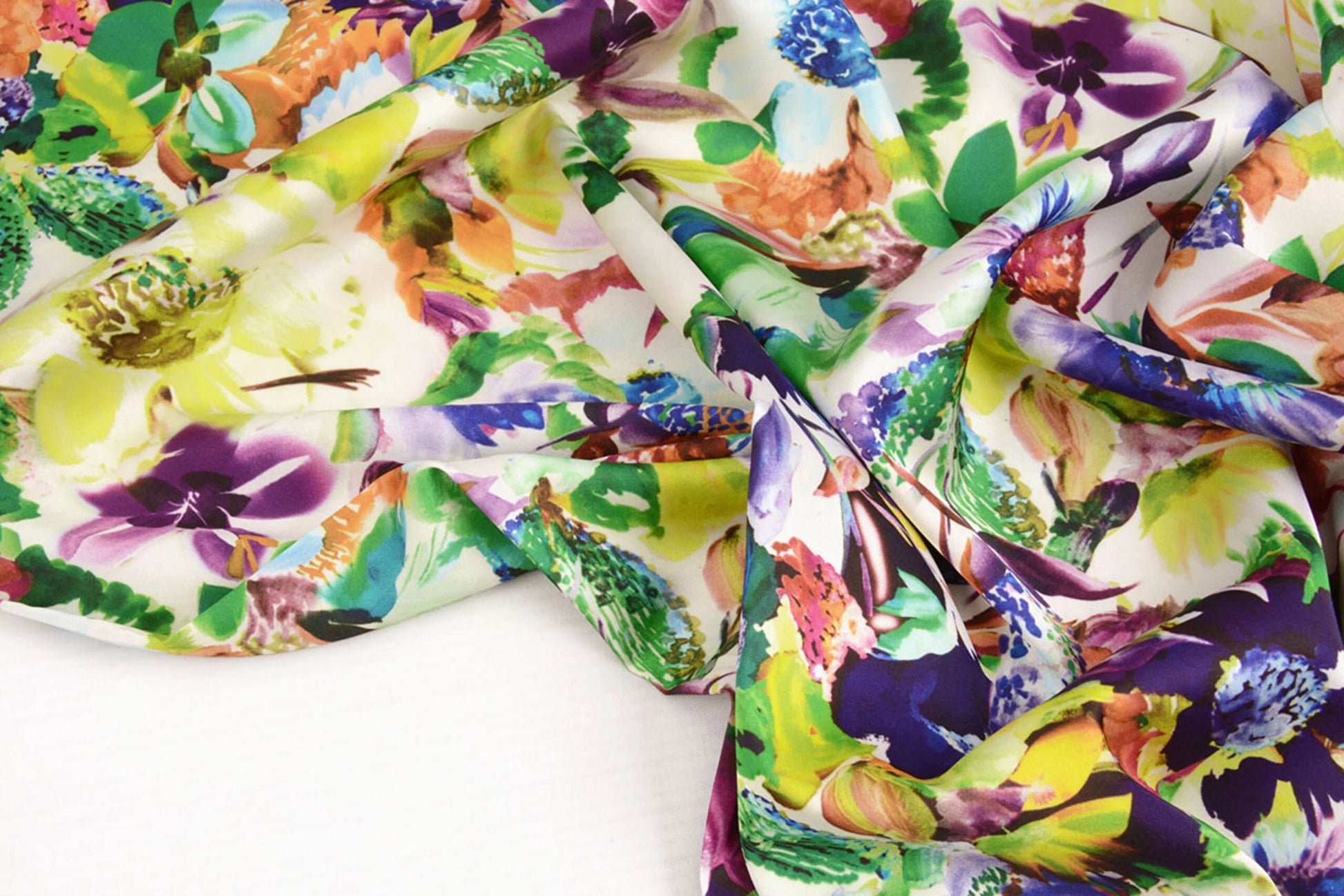 Satin avec élasthanne - fleurs de jardin anglaises 80 g/m²
