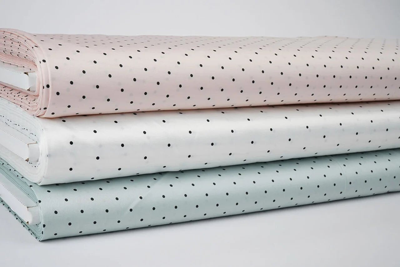 Satin with elastane - dots on a mint background 90 g/m²