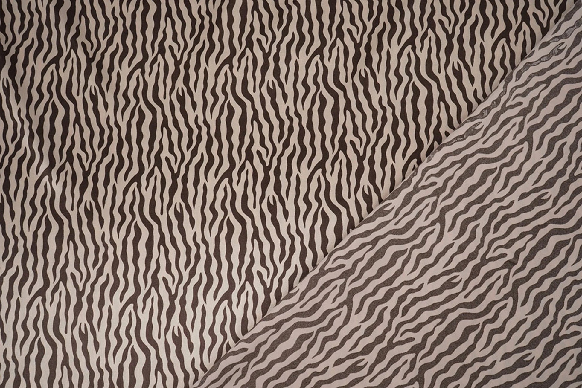Satin with elastane - zebra 80 g/m²
