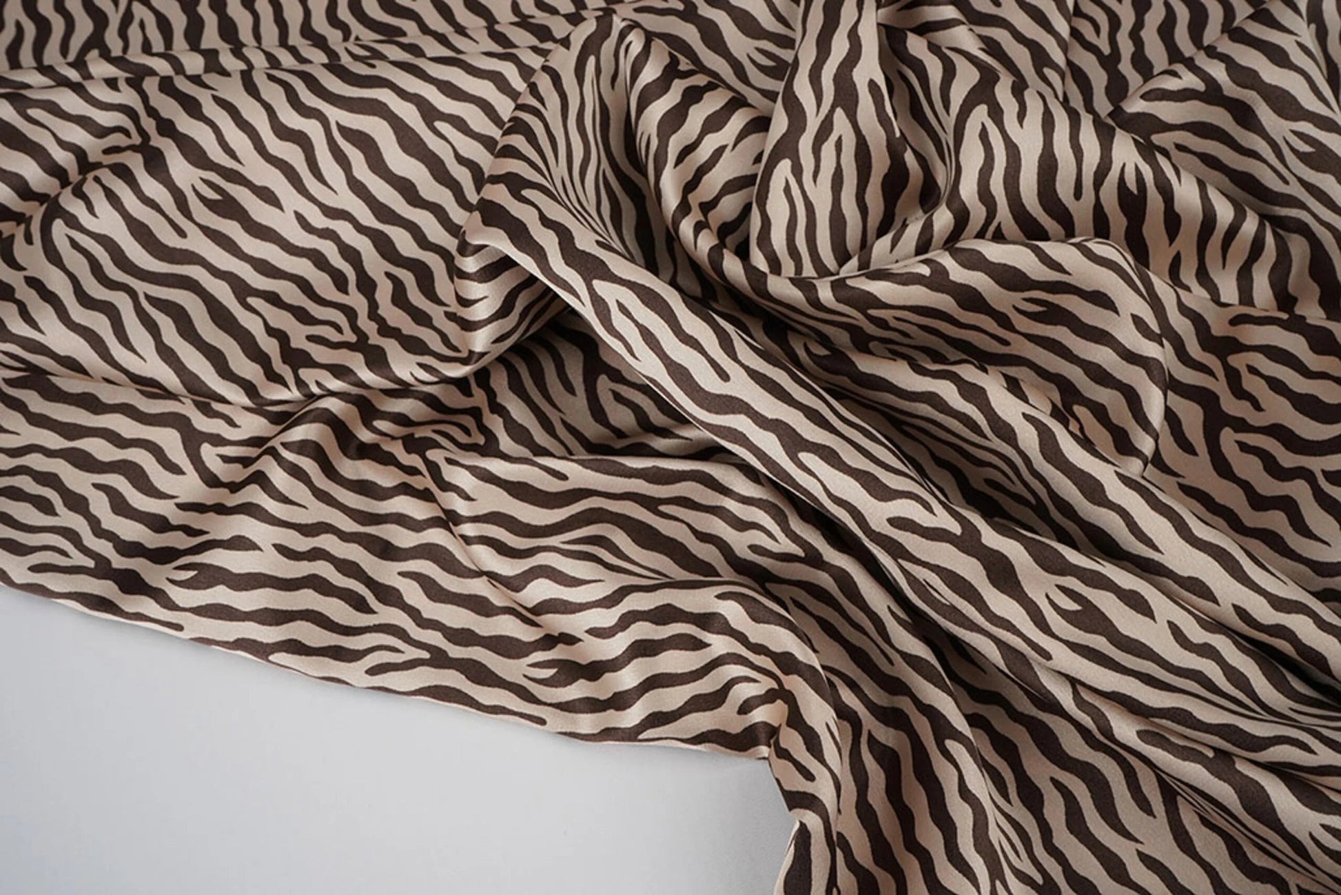 Satin with elastane - zebra 80 g/m²