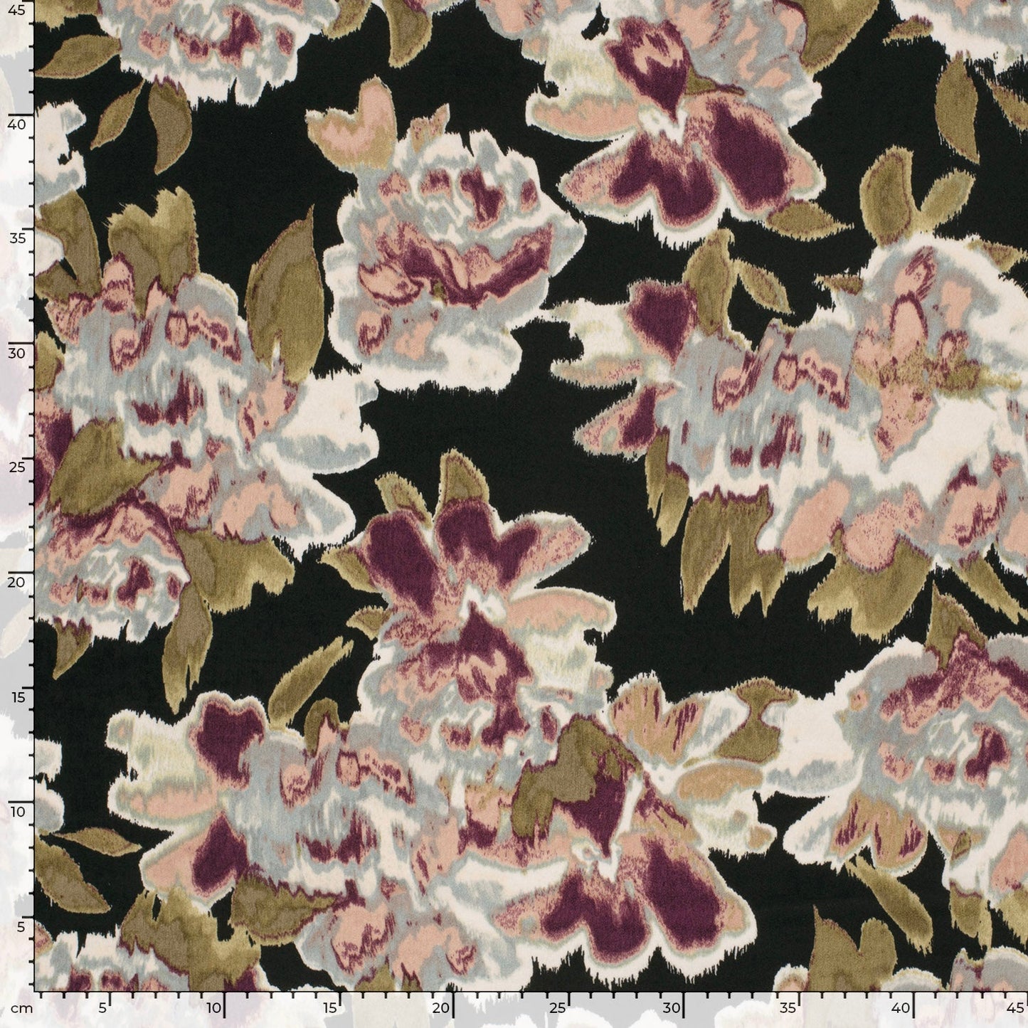 Satin à fleurs 110 g/m² – disponible chez Šarlotes audumi