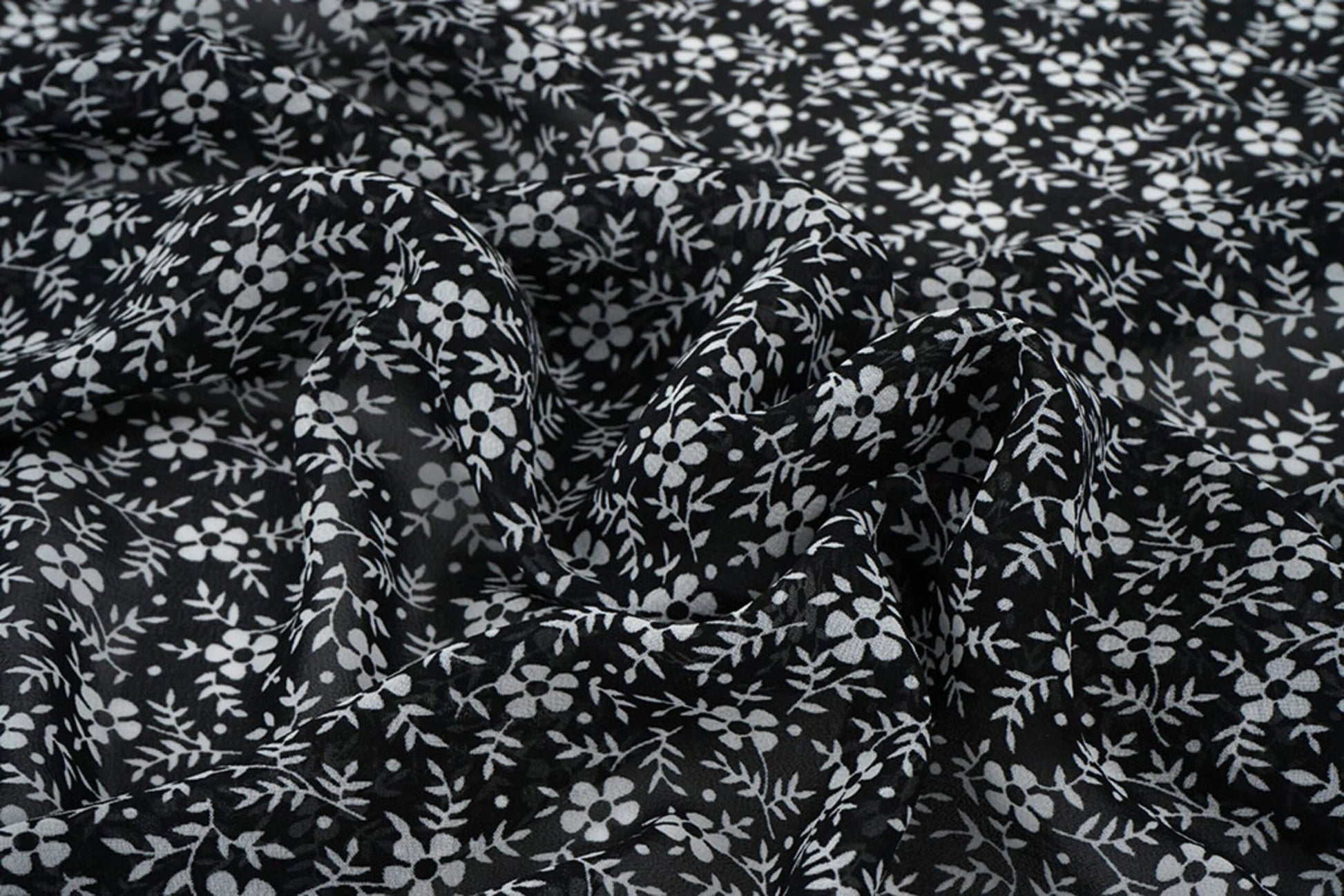 Chiffon à petites fleurs blanches sur fond noir | 150 cm | 65 g/m²