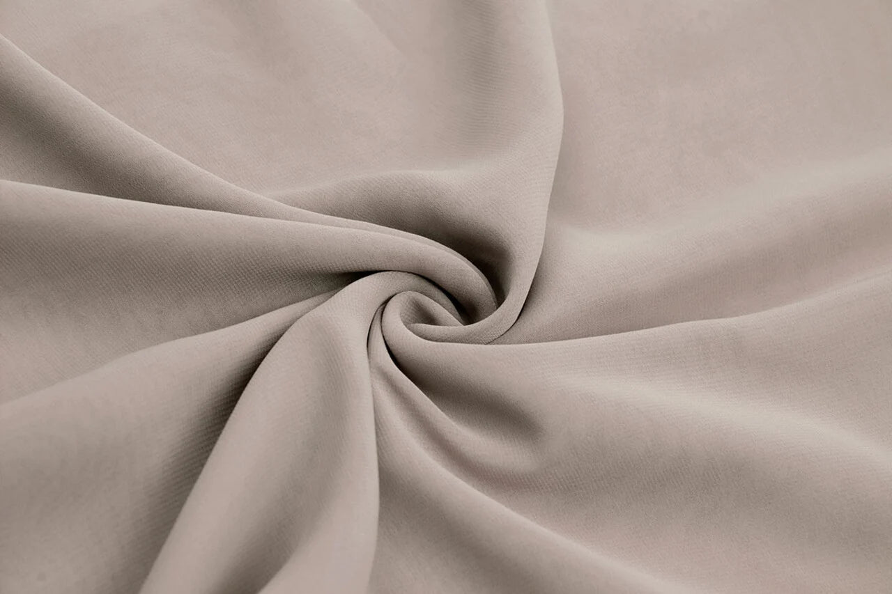 Image with Chiffon - light grey | 150 cm | 80 g/m² – available at Charlotte's Fabrics