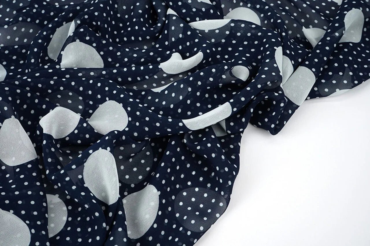 Chiffon - dots on a dark blue background | 150 cm | 65 g/m²