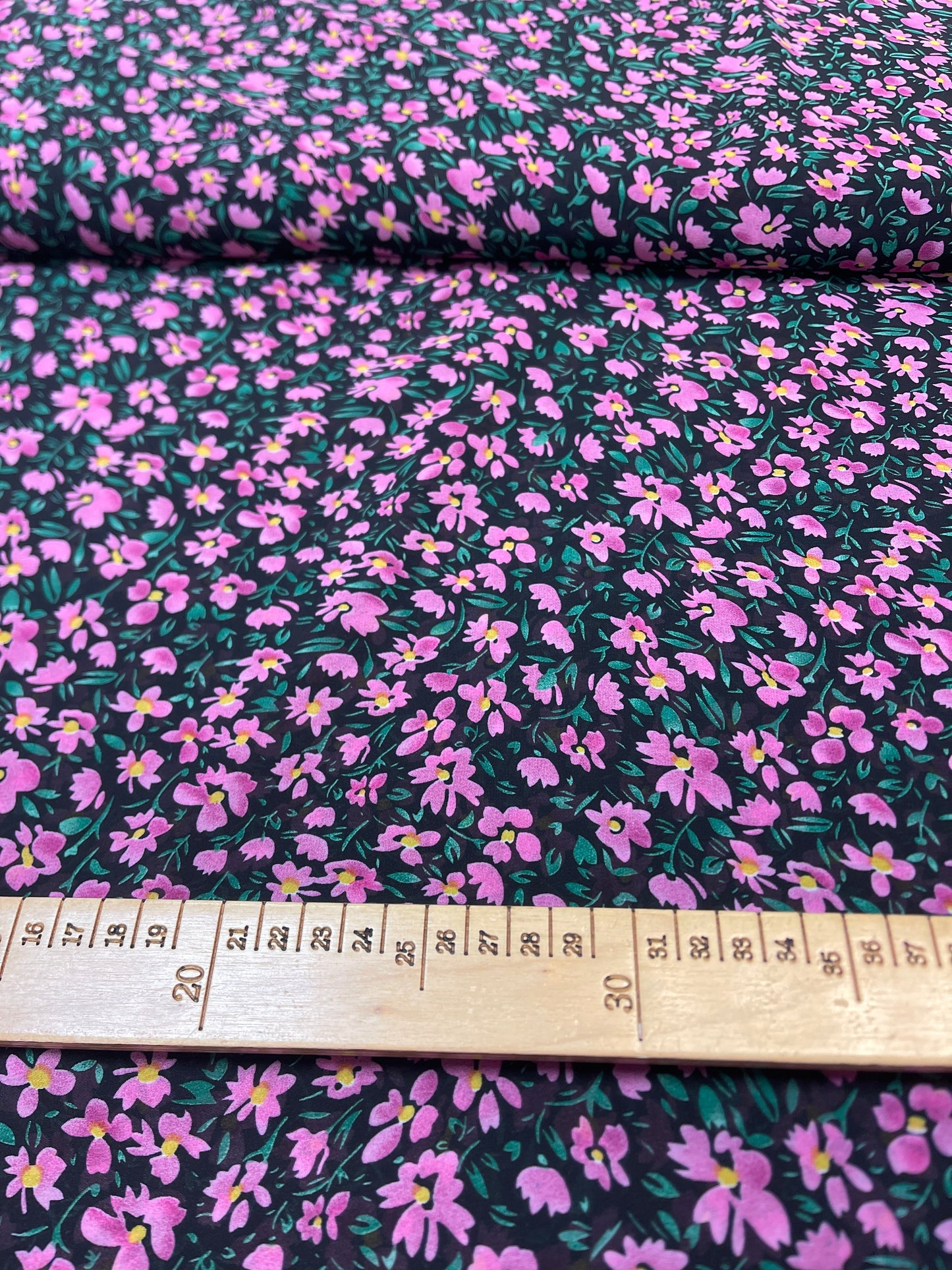 Chiffon - petites fleurs roses | 150 cm | 65 g/m²
