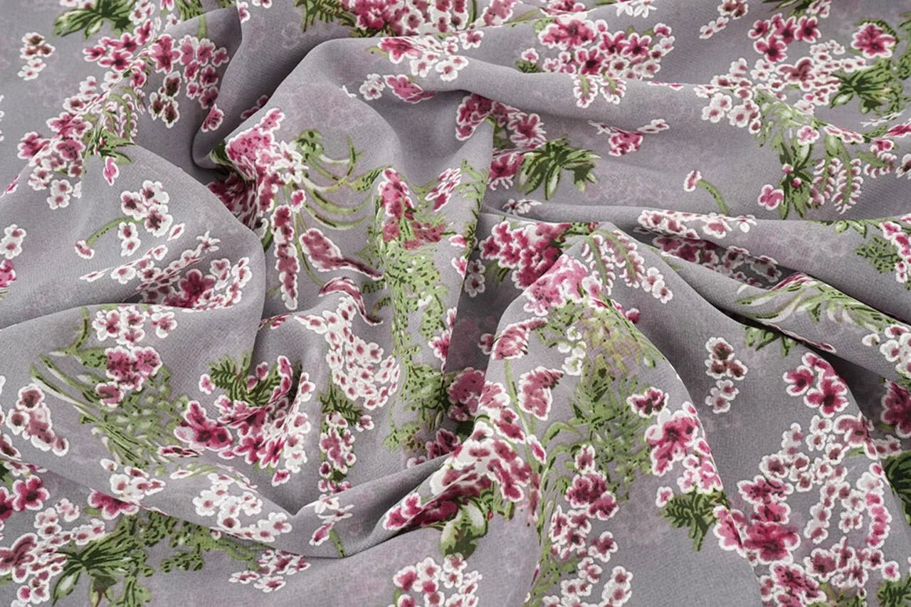 Tissu chiffon - fines fleurs de cerisier 65 g/m² – disponible chez Šarlotes audumi